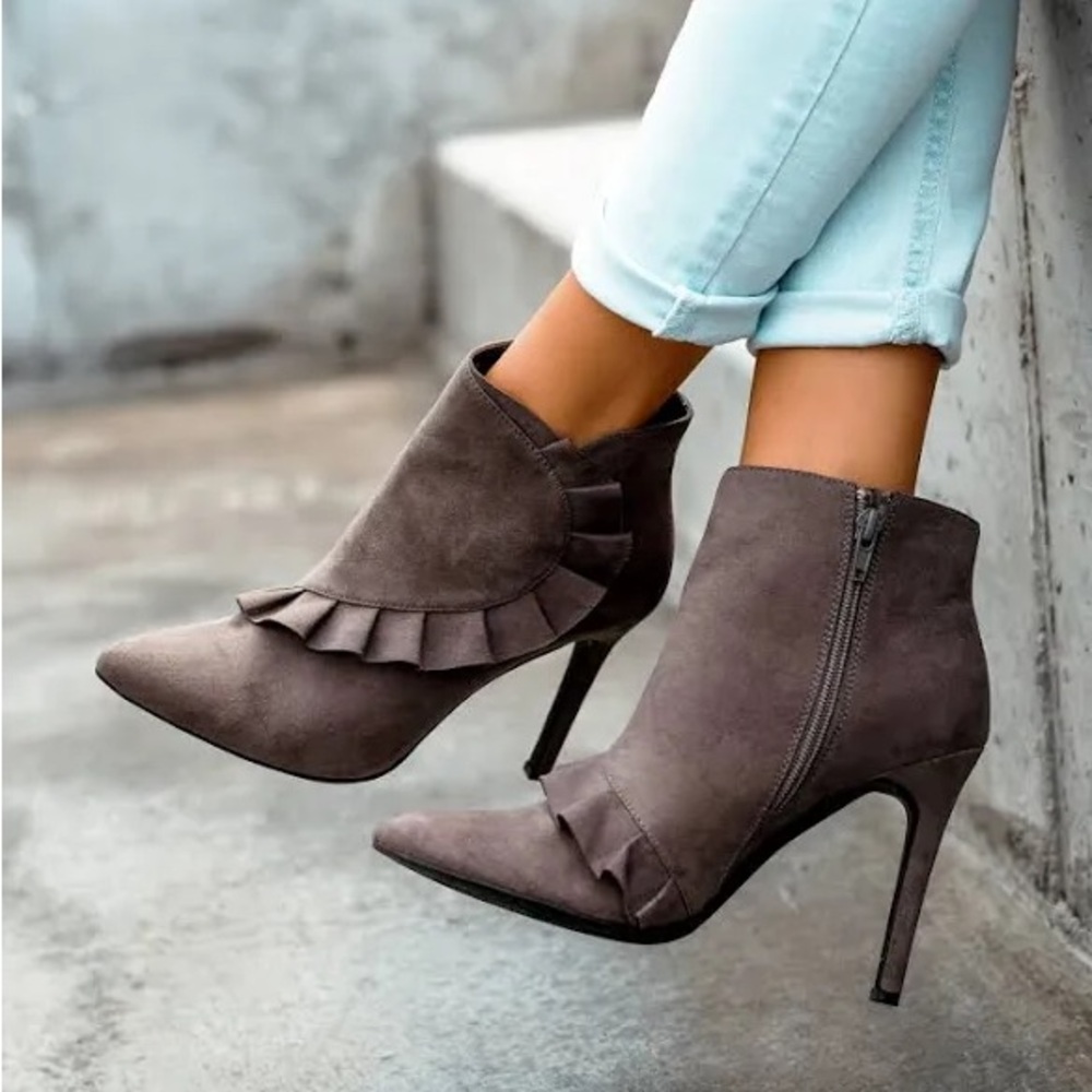 Journee Collection Women's Ruffle Stiletto Heel Boots